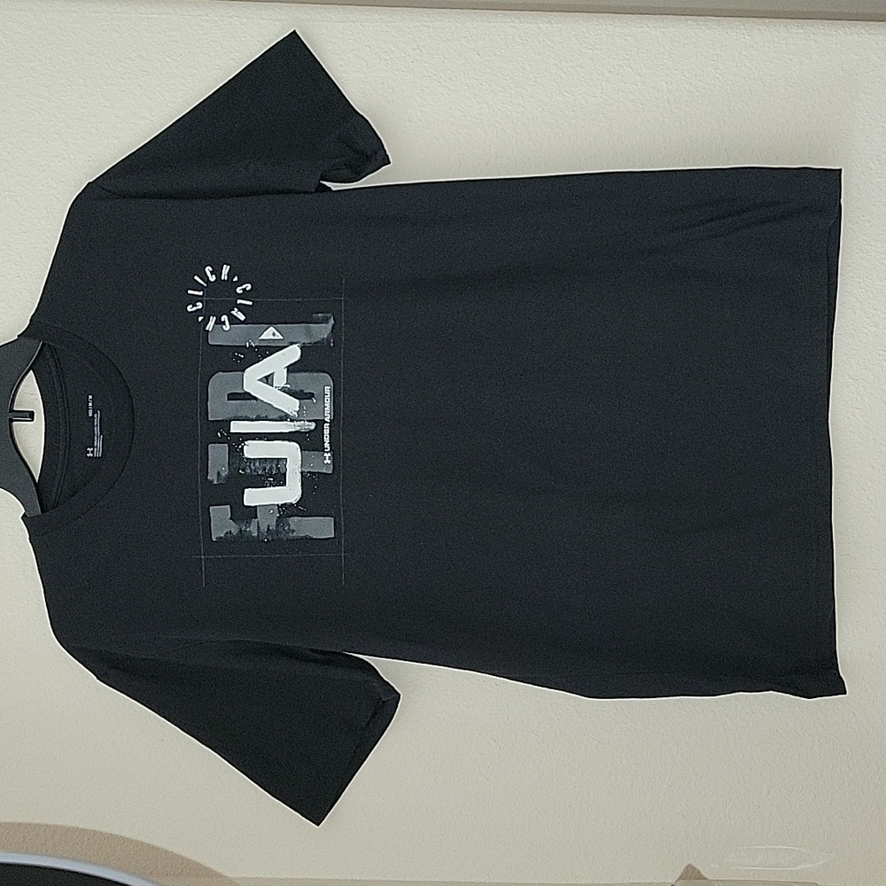 Under Armour Men's FTBL Loose Short Sleeve Graphic T-shirt M, Black, EUC